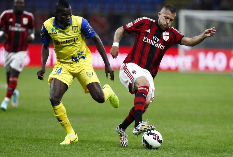 Menez: “Bugie, non lascio il Milan. A Berlusconi piace il mio gioco” Menez: “Bugie, non lascio il Milan. A Berlusconi piace il mio gioco”