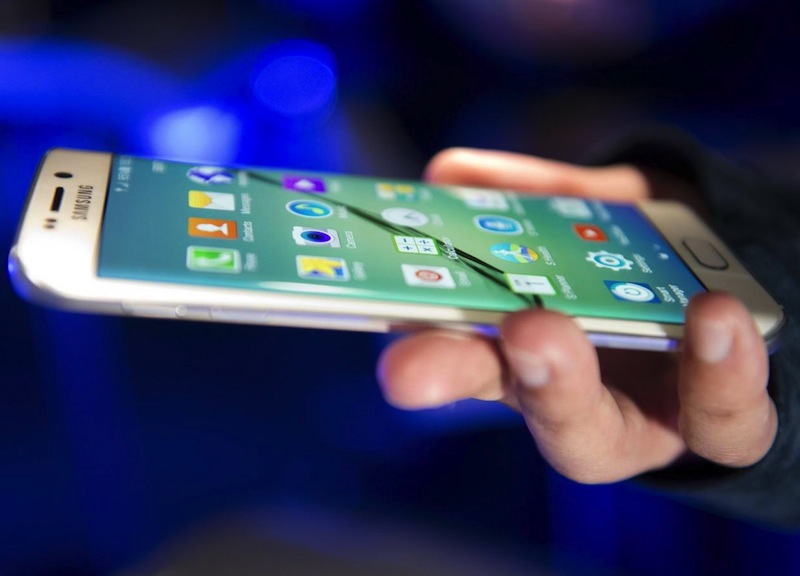 Samsung, trimestre flop: giù i prezzi del Galaxy S6 Samsung, trimestre flop: giù i prezzi del Galaxy S6