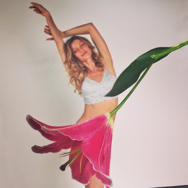 Gisele Bundchen, “col burqa per andare a rifarsi il seno”. FOTO