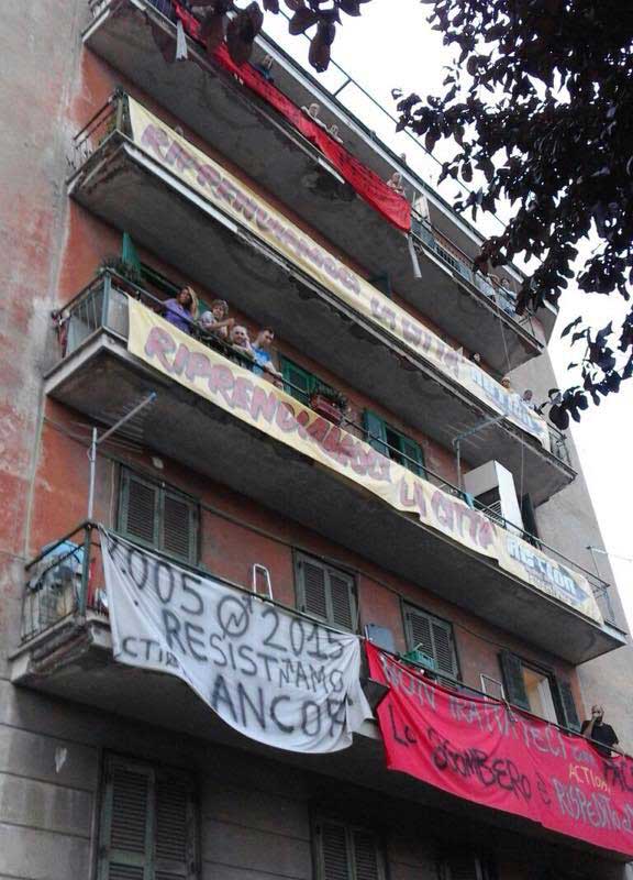 Blocco e cassonetti in fiamme. Torna Action. Guerriglia in viale Castrense: è “resistenza” Blocco e cassonetti in fiamme. Torna Action. Guerriglia in viale Castrense: è “resistenza”