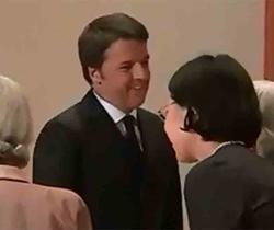 Renzi, visita in Giappone con la moglie Agnese. Tutti i video