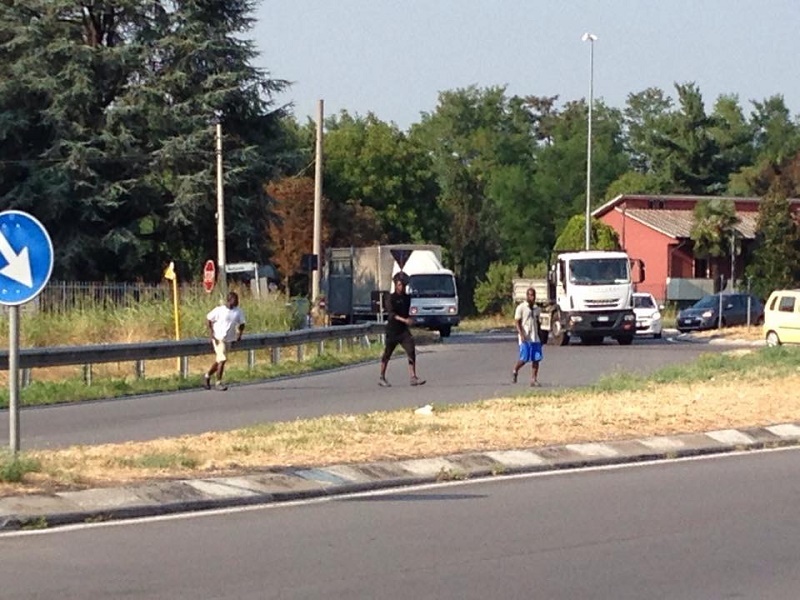 Immigrati, Bordonali nella tendopoli di Agrate: “Il Ministero mente…”
