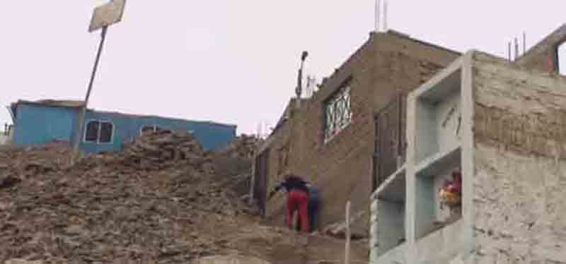 Perù, vivere tra le tombe: a Lima i poveri abitano nel cimitero Perù, vivere tra le tombe: a Lima i poveri abitano nel cimitero