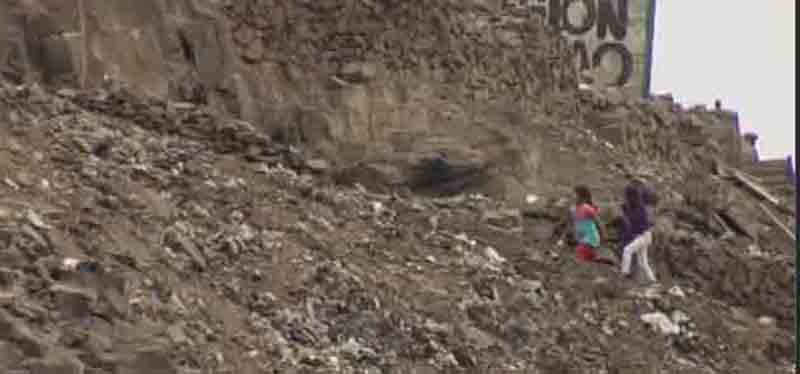 Perù, vivere tra le tombe: a Lima i poveri abitano nel cimitero Perù, vivere tra le tombe: a Lima i poveri abitano nel cimitero