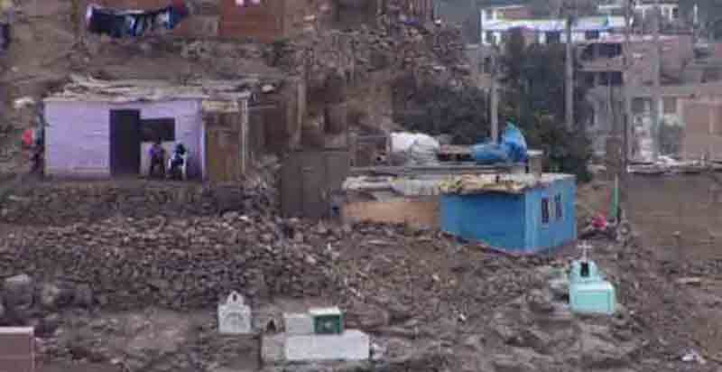 Perù, vivere tra le tombe: a Lima i poveri abitano nel cimitero Perù, vivere tra le tombe: a Lima i poveri abitano nel cimitero