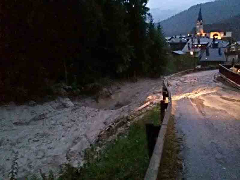 Maltempo, frana in Cadore: 3 morti accertati Maltempo, frana in Cadore: 3 morti accertati