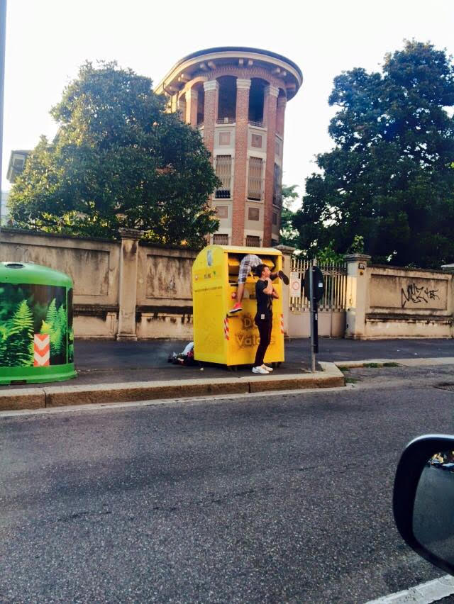 “Milano come Roma”, intere vie in periferia sommerse dai rifiuti