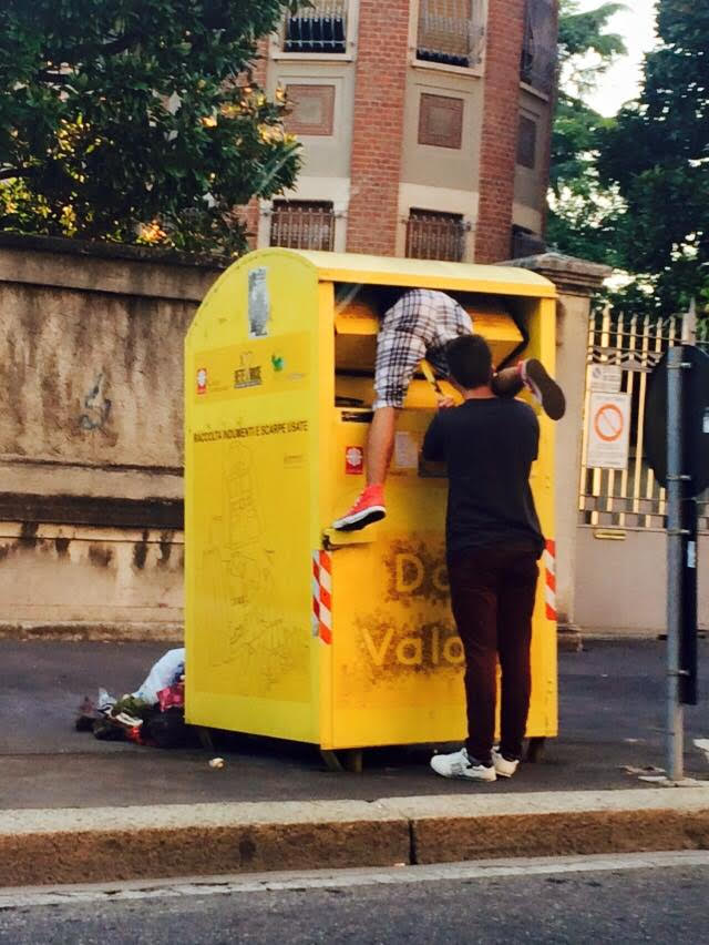 “Milano come Roma”, intere vie in periferia sommerse dai rifiuti