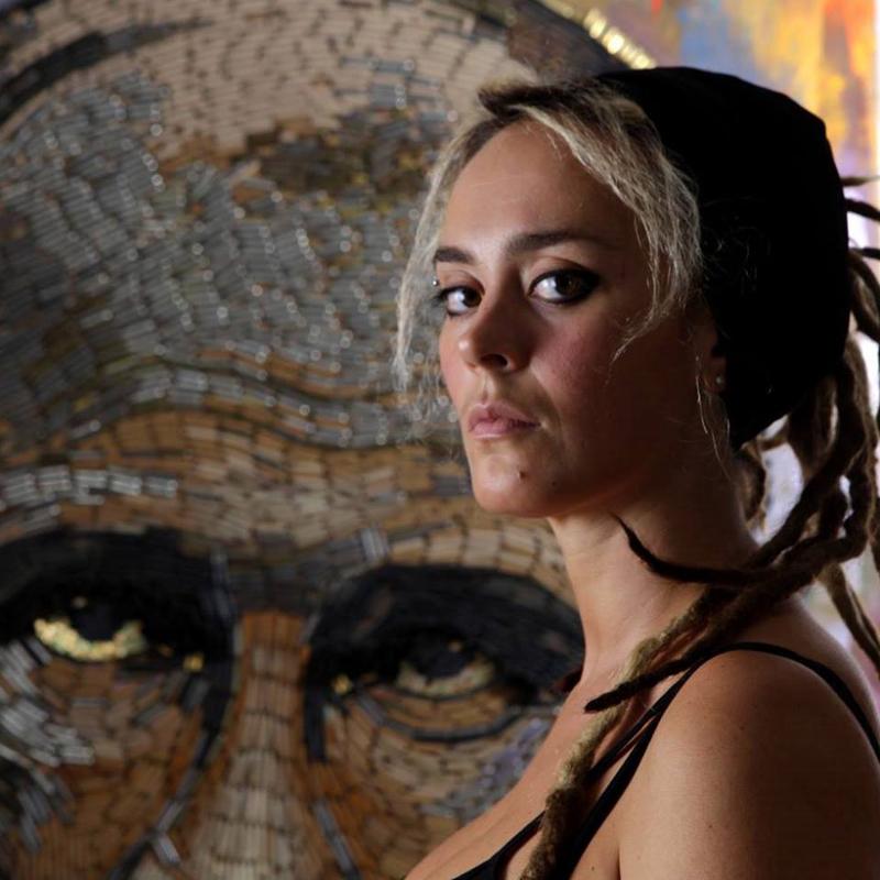 Putin, ritratto con 5.000 bossoli recuperati all’est. FOTO Putin, ritratto con 5.000 bossoli recuperati all’est. FOTO