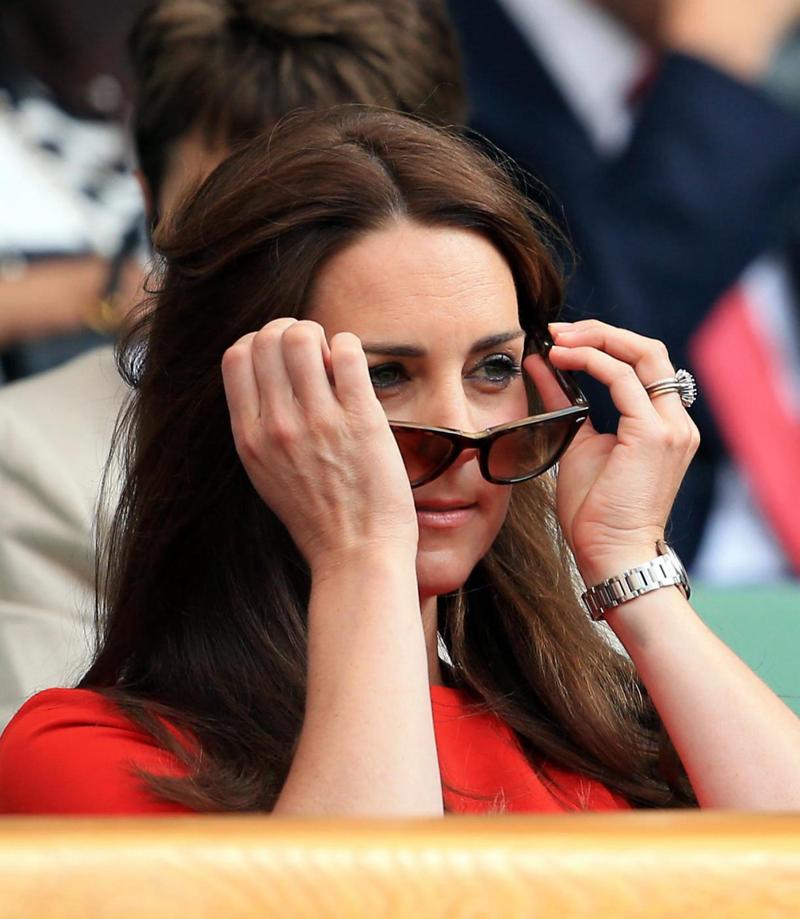 Kate Middleton, gelo con la Regina. E William si schiera “a sorpresa” Kate Middleton, gelo con la Regina. E William si schiera “a sorpresa”