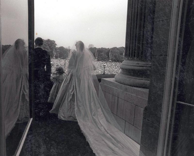 Lady Diana, all’asta le foto inedite del matrimonio con Carlo Lady Diana, all’asta le foto inedite del matrimonio con Carlo