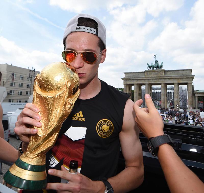 Draxler, lo Schalke 04 alla Juventus: “Serve un’offerta astronomica” Draxler, lo Schalke 04 alla Juventus: “Serve un’offerta astronomica”