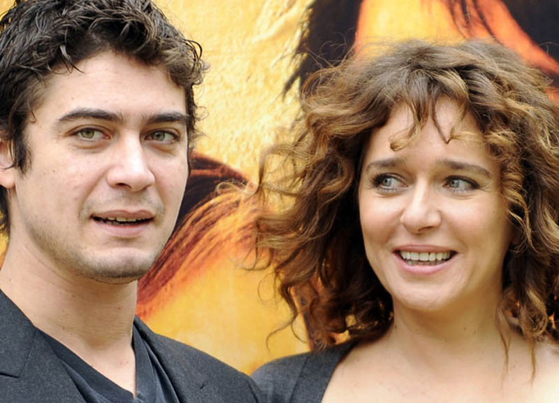 Riccardo Scamarcio è lento a fare benzina, picchiato da un camionista Riccardo Scamarcio è lento a fare benzina, picchiato da un camionista