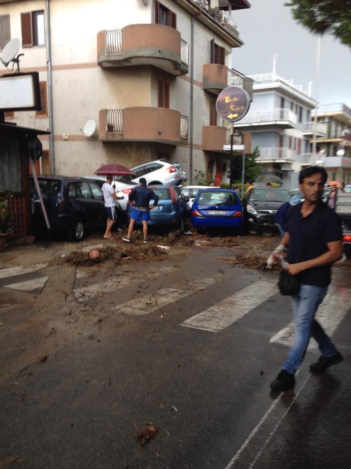 Maltempo, massima allerta tornado. In arrivo la burrasca di Ferragosto Maltempo, massima allerta tornado. In arrivo la burrasca di Ferragosto