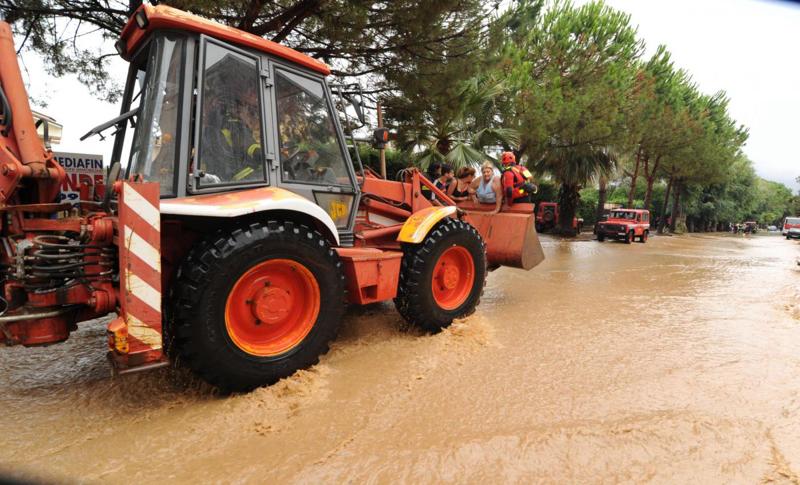 Maltempo, massima allerta tornado. In arrivo la burrasca di Ferragosto Maltempo, massima allerta tornado. In arrivo la burrasca di Ferragosto
