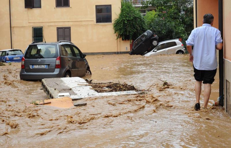 Maltempo, massima allerta tornado. In arrivo la burrasca di Ferragosto Maltempo, massima allerta tornado. In arrivo la burrasca di Ferragosto