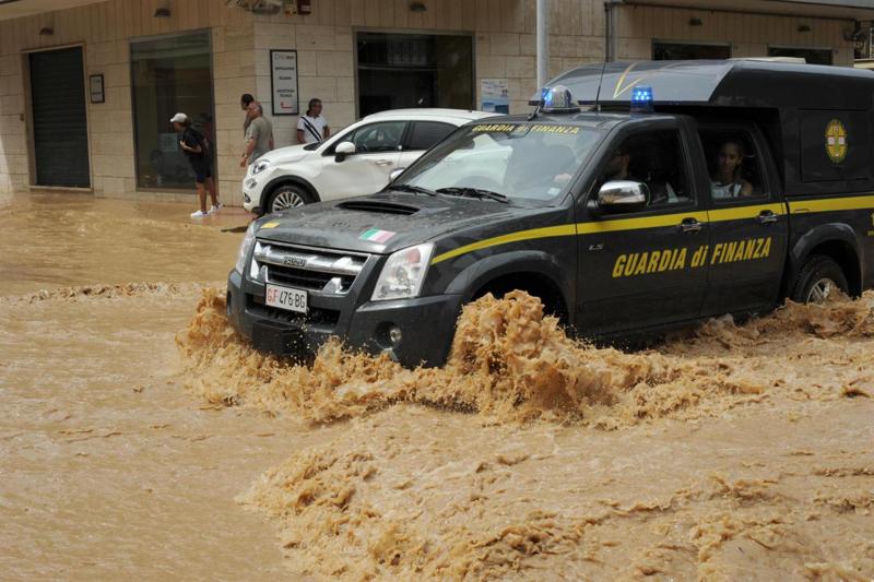 Maltempo, massima allerta tornado. In arrivo la burrasca di Ferragosto Maltempo, massima allerta tornado. In arrivo la burrasca di Ferragosto