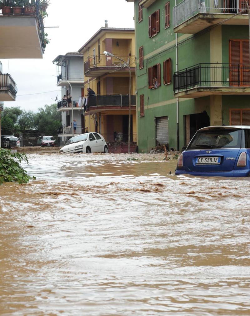 Maltempo, massima allerta tornado. In arrivo la burrasca di Ferragosto Maltempo, massima allerta tornado. In arrivo la burrasca di Ferragosto