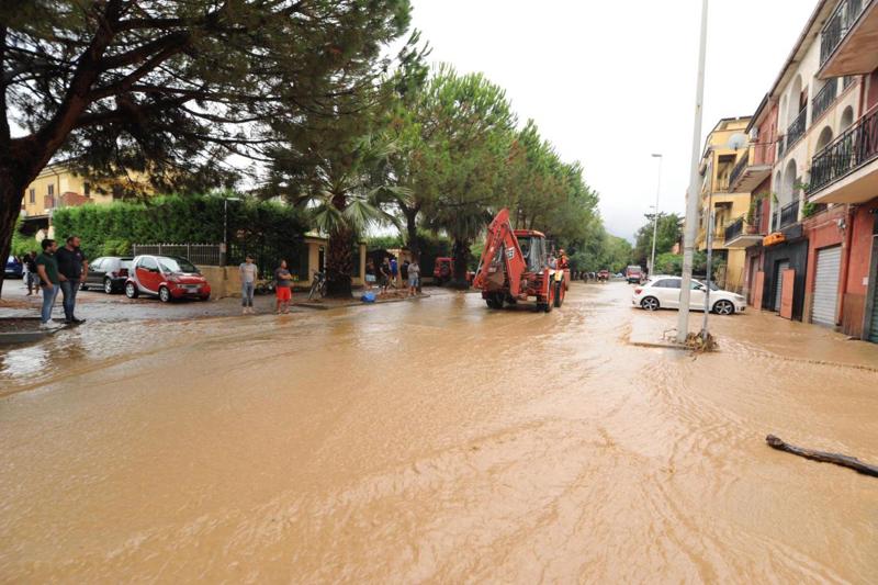 Maltempo, massima allerta tornado. In arrivo la burrasca di Ferragosto Maltempo, massima allerta tornado. In arrivo la burrasca di Ferragosto