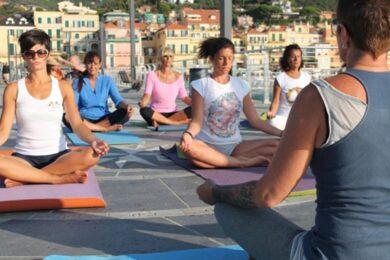 Il Comune di Alassio contro Free Yoga e lo yoga gratuito