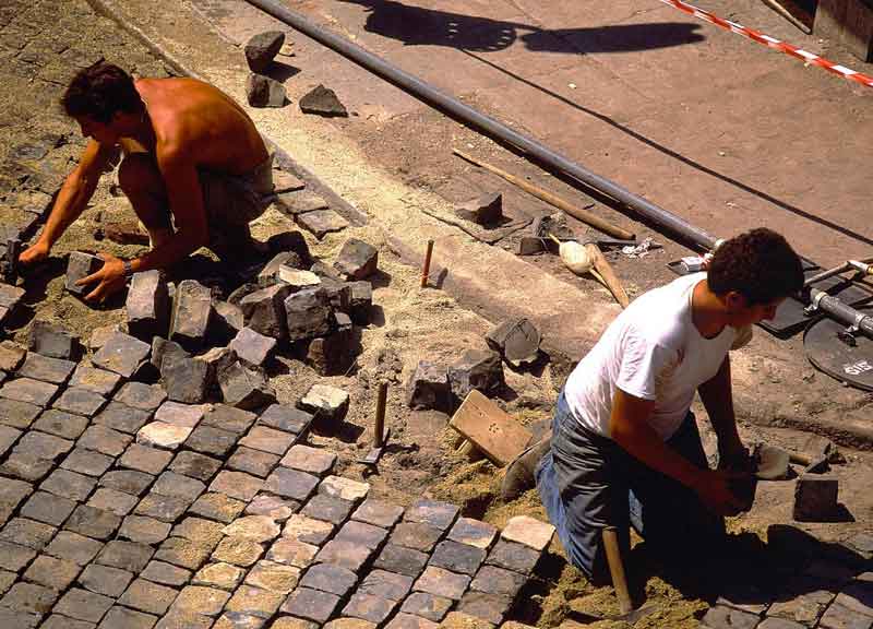 Sampietrini addio, rivoluzione viabilità. Roma si rifà il look per i pellegrini Sampietrini addio, rivoluzione viabilità. Roma si rifà il look per i pellegrini
