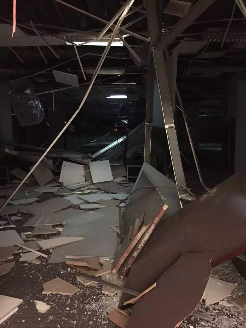 Cina, mega esplosioni: decine di morti, centinaia i feriti Cina, mega esplosioni: decine di morti, centinaia i feriti