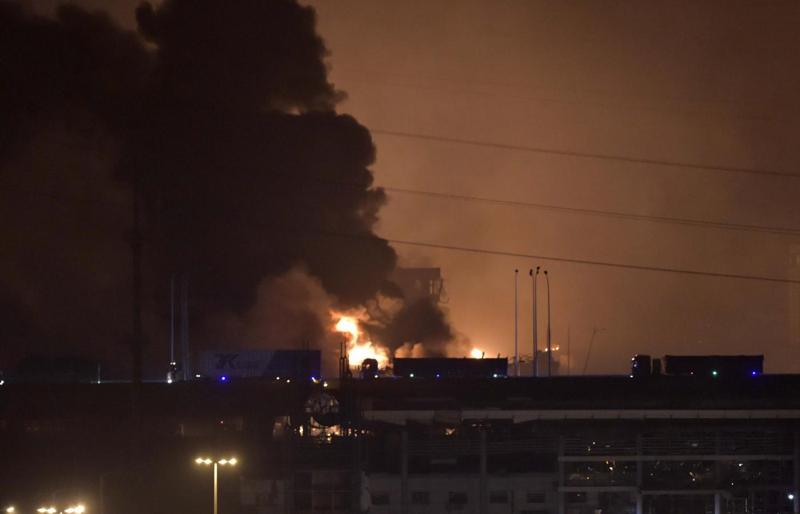 Cina, mega esplosioni: decine di morti, centinaia i feriti Cina, mega esplosioni: decine di morti, centinaia i feriti