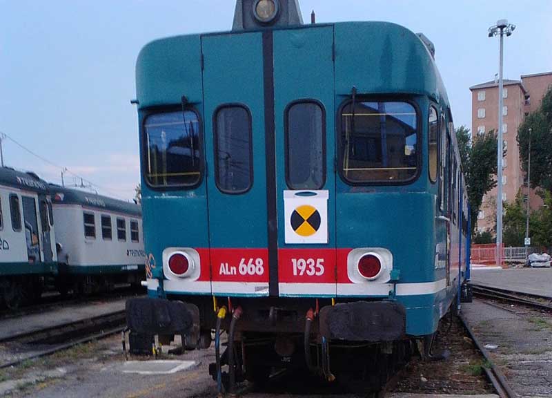 Trenord, estate al collasso. I nuovi treni? Sono del 1976 Trenord, estate al collasso. I nuovi treni? Sono del 1976