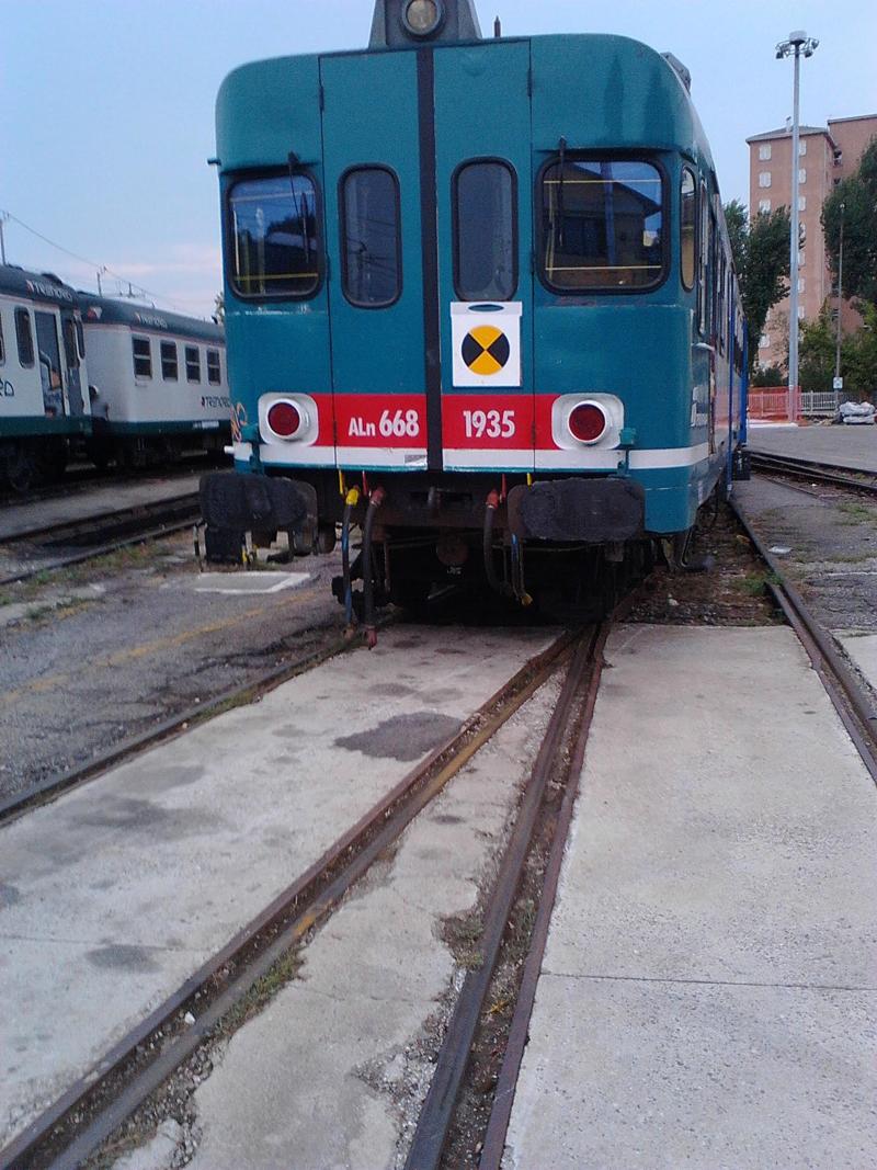 Trenord, estate al collasso. I nuovi treni? Sono del 1976 Trenord, estate al collasso. I nuovi treni? Sono del 1976