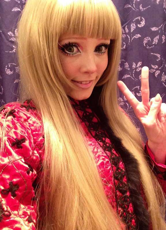 La Barbie umana malata di distrofia: “Amo i sintomi, mi fanno sentire una vera bambola” La Barbie umana malata di distrofia: “Amo i sintomi, mi fanno sentire una vera bambola”