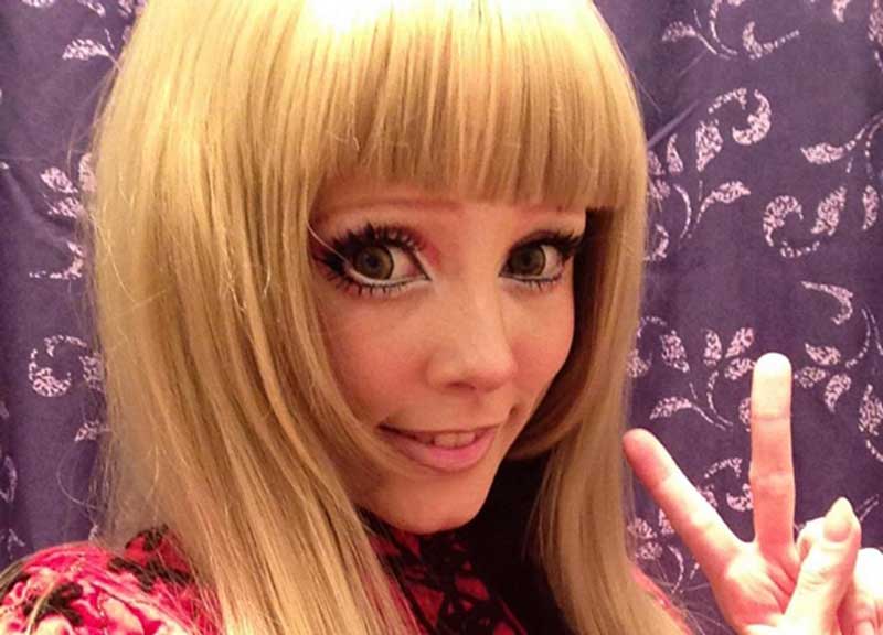 La Barbie umana malata di distrofia: “Amo i sintomi, mi fanno sentire una vera bambola” La Barbie umana malata di distrofia: “Amo i sintomi, mi fanno sentire una vera bambola”