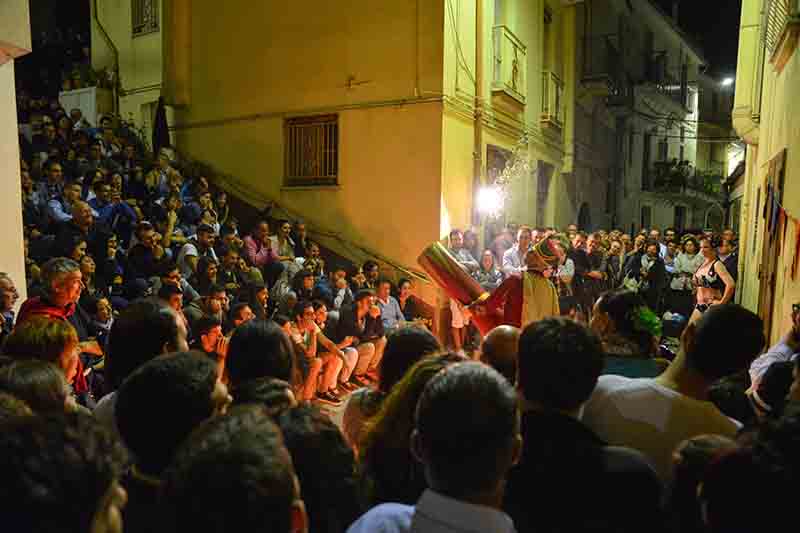 Musicisti, intellettuali e cibo: parte il festival diretto da Capossela Musicisti, intellettuali e cibo: parte il festival diretto da Capossela