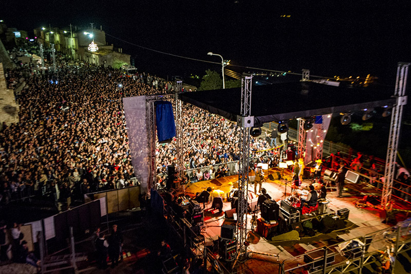 Musicisti, intellettuali e cibo: parte il festival diretto da Capossela Musicisti, intellettuali e cibo: parte il festival diretto da Capossela