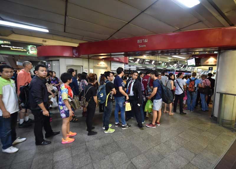 Thailandia, bomba in centro a Bangkok: decine di morti Thailandia, bomba in centro a Bangkok: decine di morti