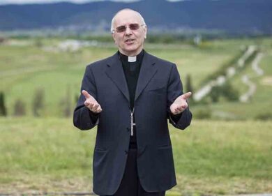 Chiesa-migranti, Mons Galantino: politica, harem di cooptati e furbi