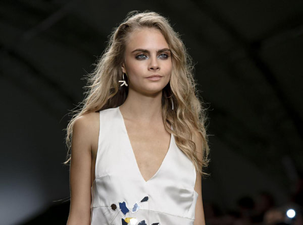 Cara Delevingne, addio alle passerelle: “Odio il mio corpo”