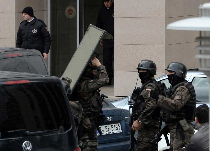 Turchia, ancora attentati: spari a Istanbul Turchia, ancora attentati: spari a Istanbul