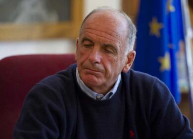 Casamonica show, funerale della legalità. Ritirata licenza al pilota dell’elicottero
