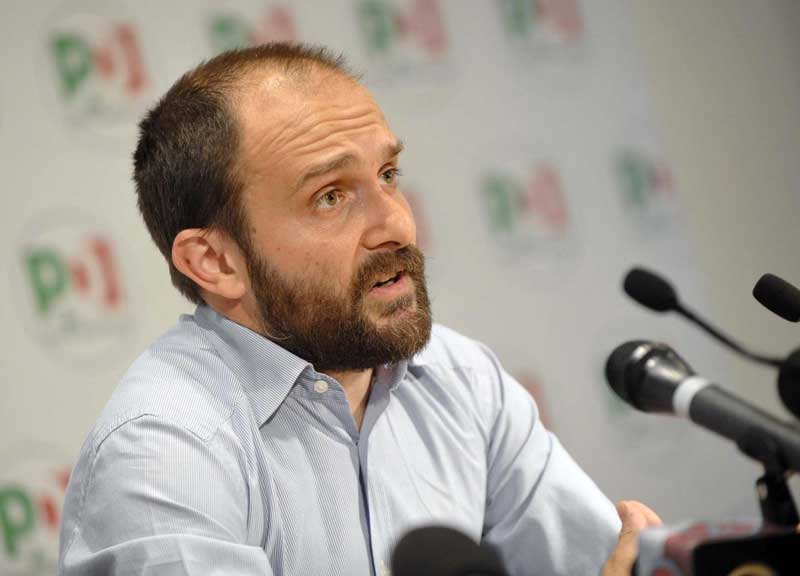 Mafia Capitale, Pd contro Pd. Colletta per restituire soldi Mafia Capitale, Pd contro Pd. Colletta per restituire soldi