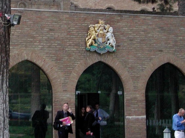 Londra-Teheran: riapre l’ambasciata, ma senza ambasciatore