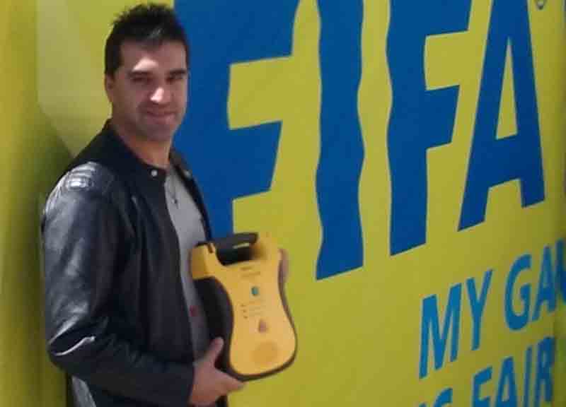 Defibrillatori, Il Cantante della Solidarietà insieme alla Fifa Defibrillatori, Il Cantante della Solidarietà insieme alla Fifa
