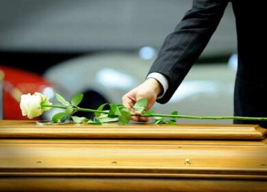Funerale: scompare il corpo della ragazza defunta dalla bara