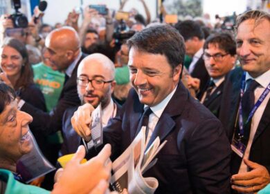 Renzi: “Nel 2016 via Imu e Tasi”. Tensione all’Aquila, il premier cambia programma