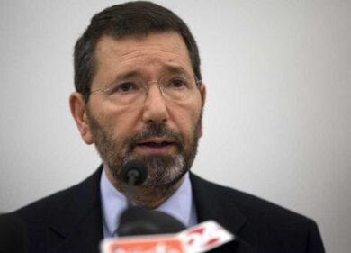 Marino lasci la poltrona di sindaco di Roma