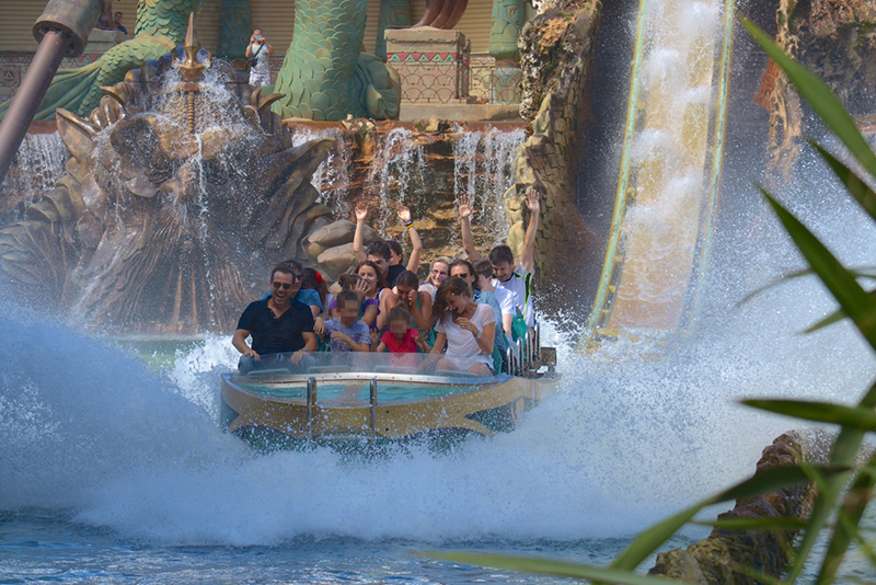 Stefano Accorsi pazzo per i giochi d’adrenalina. A Gardaland… Stefano Accorsi pazzo per i giochi d’adrenalina. A Gardaland…