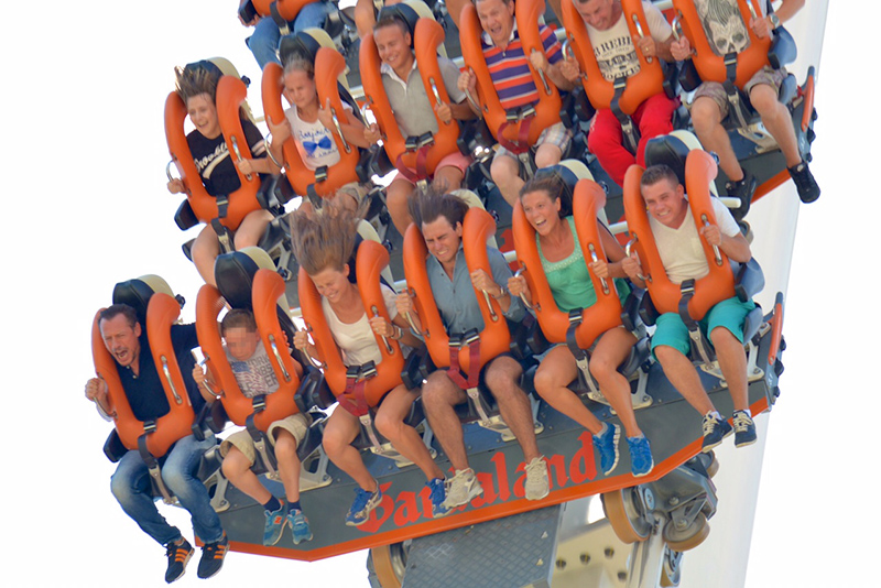 Stefano Accorsi pazzo per i giochi d’adrenalina. A Gardaland… Stefano Accorsi pazzo per i giochi d’adrenalina. A Gardaland…