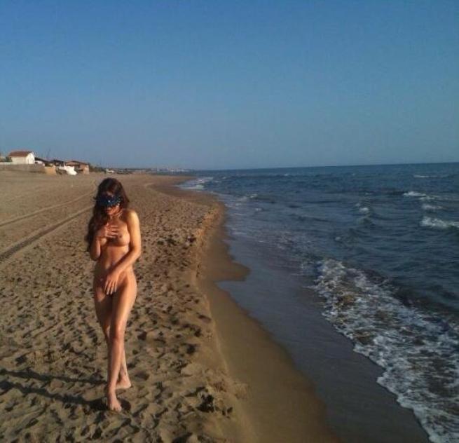 Naike Rivelli e Yari Carrisi, amore tantrico tra gli ulivi del Salento Naike Rivelli e Yari Carrisi, amore tantrico tra gli ulivi del Salento