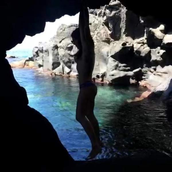 Naike Rivelli e Yari Carrisi, amore tantrico tra gli ulivi del Salento Naike Rivelli e Yari Carrisi, amore tantrico tra gli ulivi del Salento