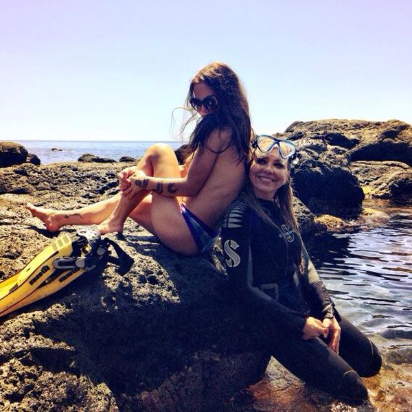 Naike Rivelli e Yari Carrisi, amore tantrico tra gli ulivi del Salento Naike Rivelli e Yari Carrisi, amore tantrico tra gli ulivi del Salento