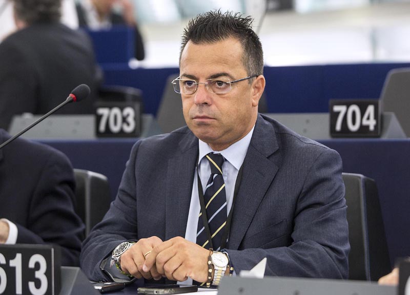 Immigrazione: 20mila firme in poche ore su Change.org per espellere il leghista Buonanno dal Parlamento Ue Immigrazione: 20mila firme in poche ore su Change.org per espellere il leghista Buonanno dal Parlamento Ue